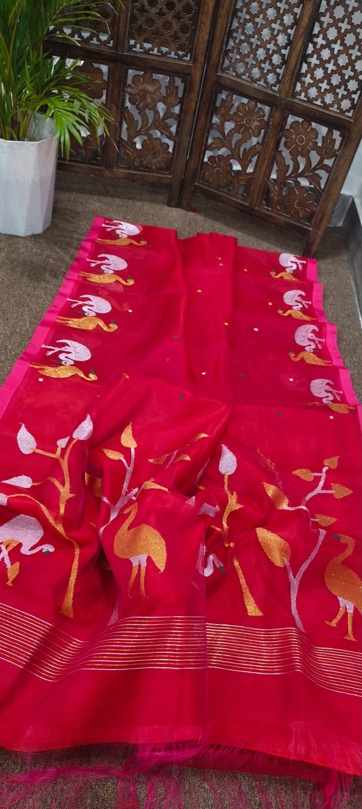 Muslin Saree (6) Hot Pink Handwoven Muslin Jamdani Saree with Flamingo & Peacock Motifs